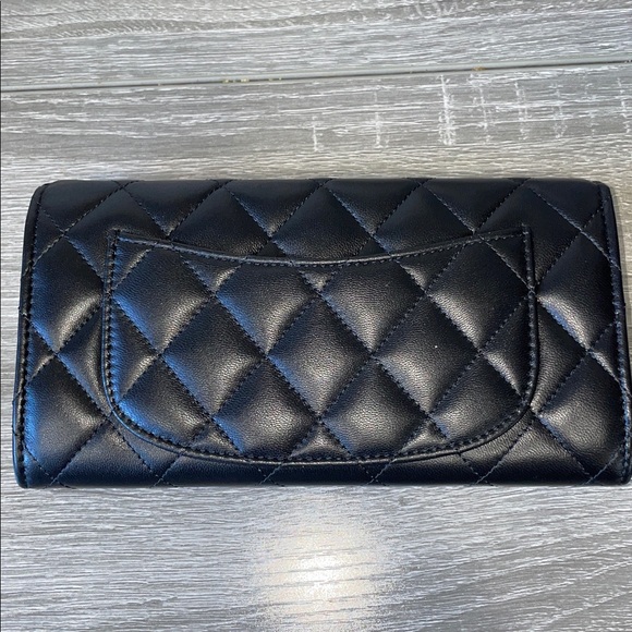 CHANEL Black Quilted Leather Clutch - Picture 4 of 5